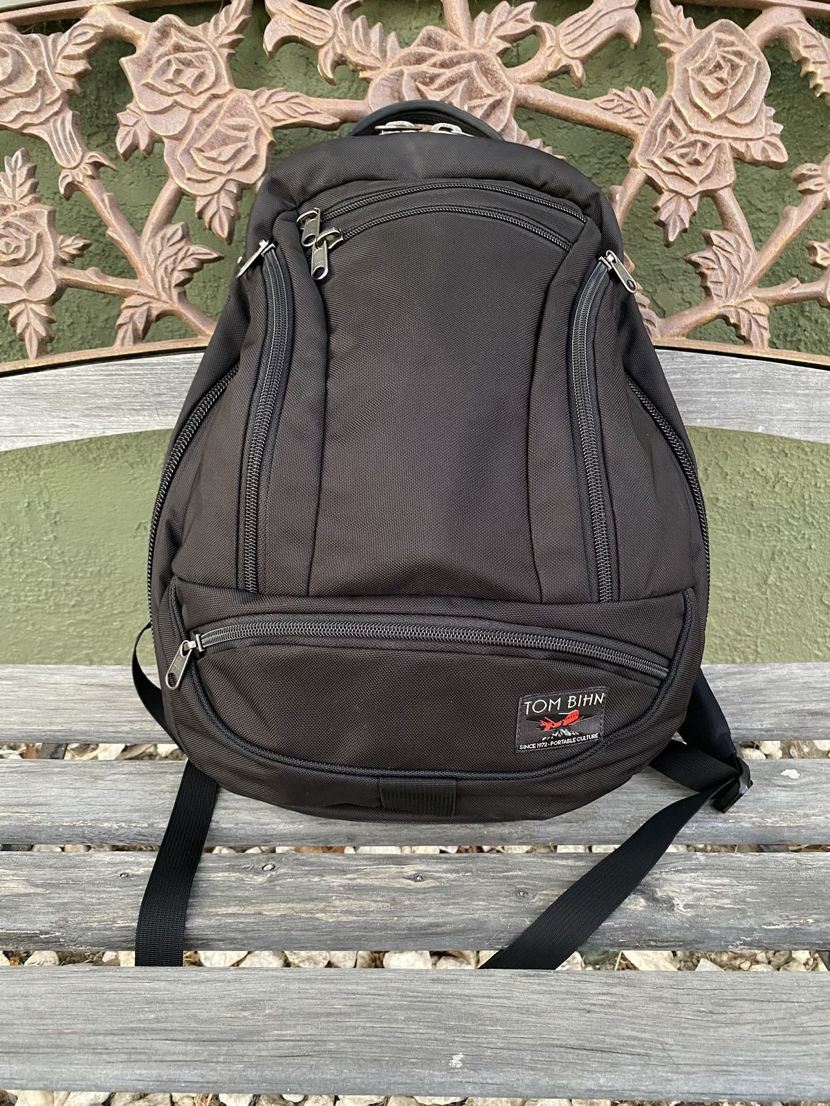 Synik 22 on a bench