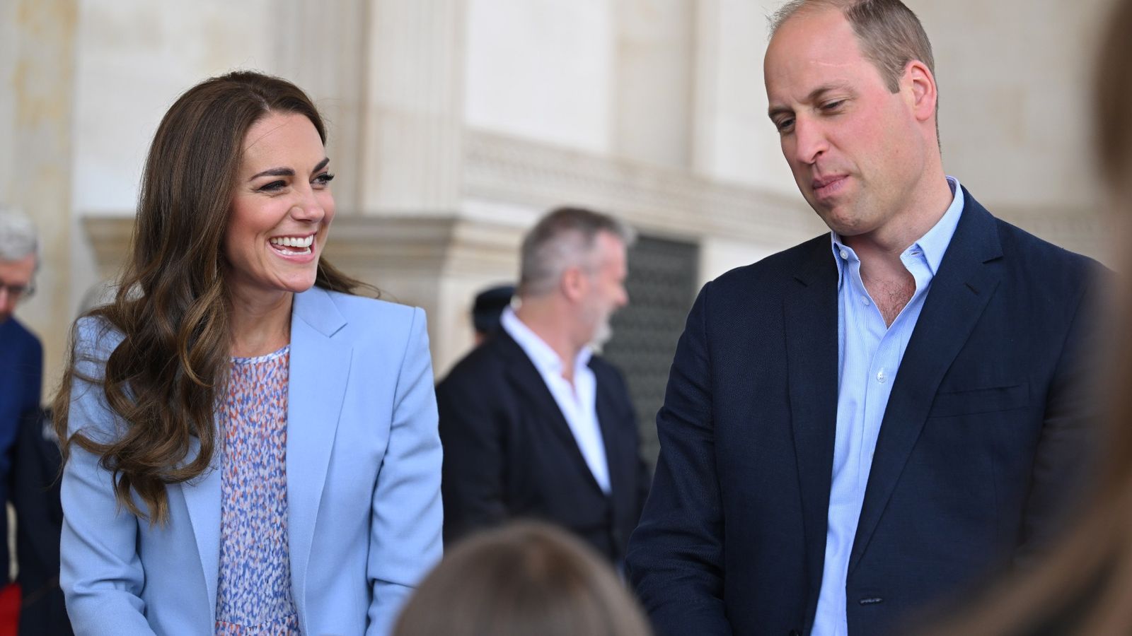 Kate Middleton Makes Two Signature Moves Whenever She Steps Out with ...