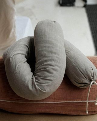 Shell Roll Long Pillow