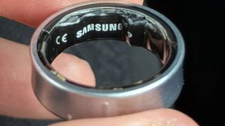 Galaxy Ring with alleged swollen battery