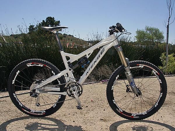 Intense's versatile new frame can be built up light or burly.