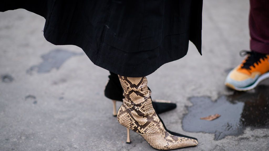 Street Style : Paris Fashion Week Womenswear Spring/Summer 2019 : Day Nine