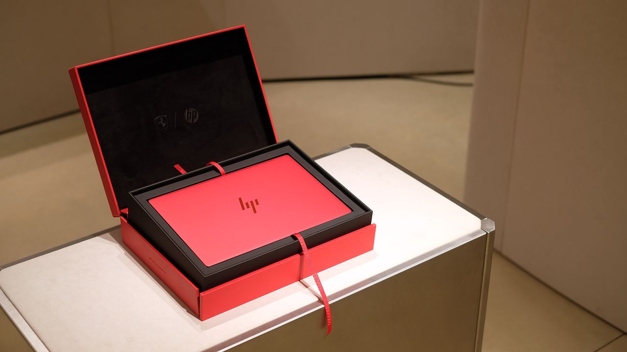 HP Limited Edition Scuderia Ferrari PC