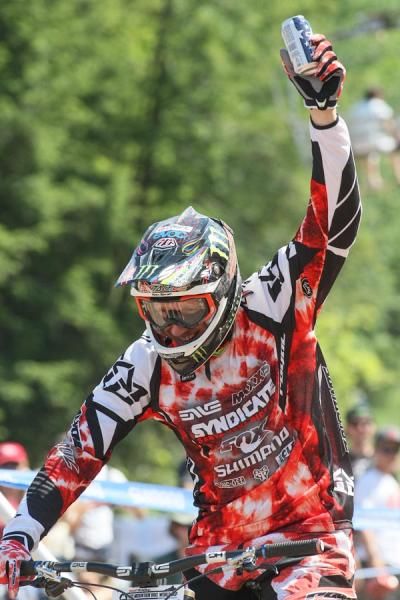 Steve Peat (Santa Cruz Syndicate) flatted to end his competitive run, and while limping in with the rear tire off the rim accepted a beer from the crowd on top of the final tabletop jump.