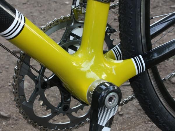 The standard threaded bottom bracket shell is moderately reinforced.