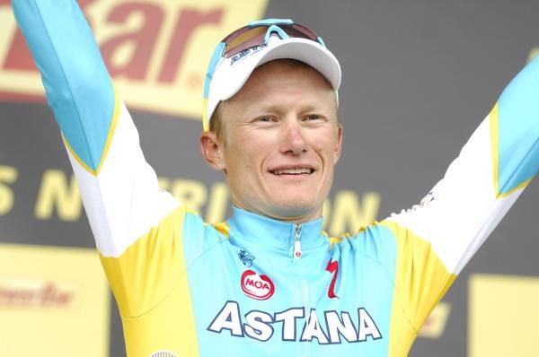 Alexander Vinokourov (Astana) won the stage into Revel