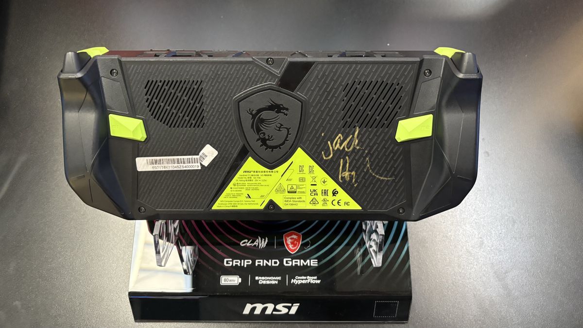 MSI Claw A8 Z2 Extreme on display at Gamescom 2025