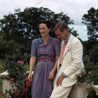 The sofa where Edward Prince of Wales met Wallis Simpson is up for ...