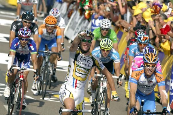 Mark Cavendish (HTC-Columbia) wins in Gueugnon