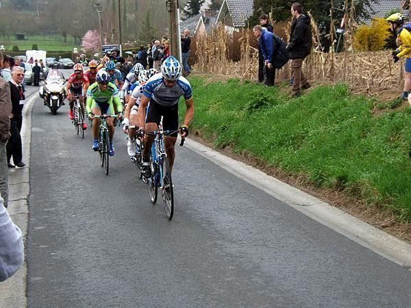 Stijn Devolder (Discovery Channel) leads on Berendries