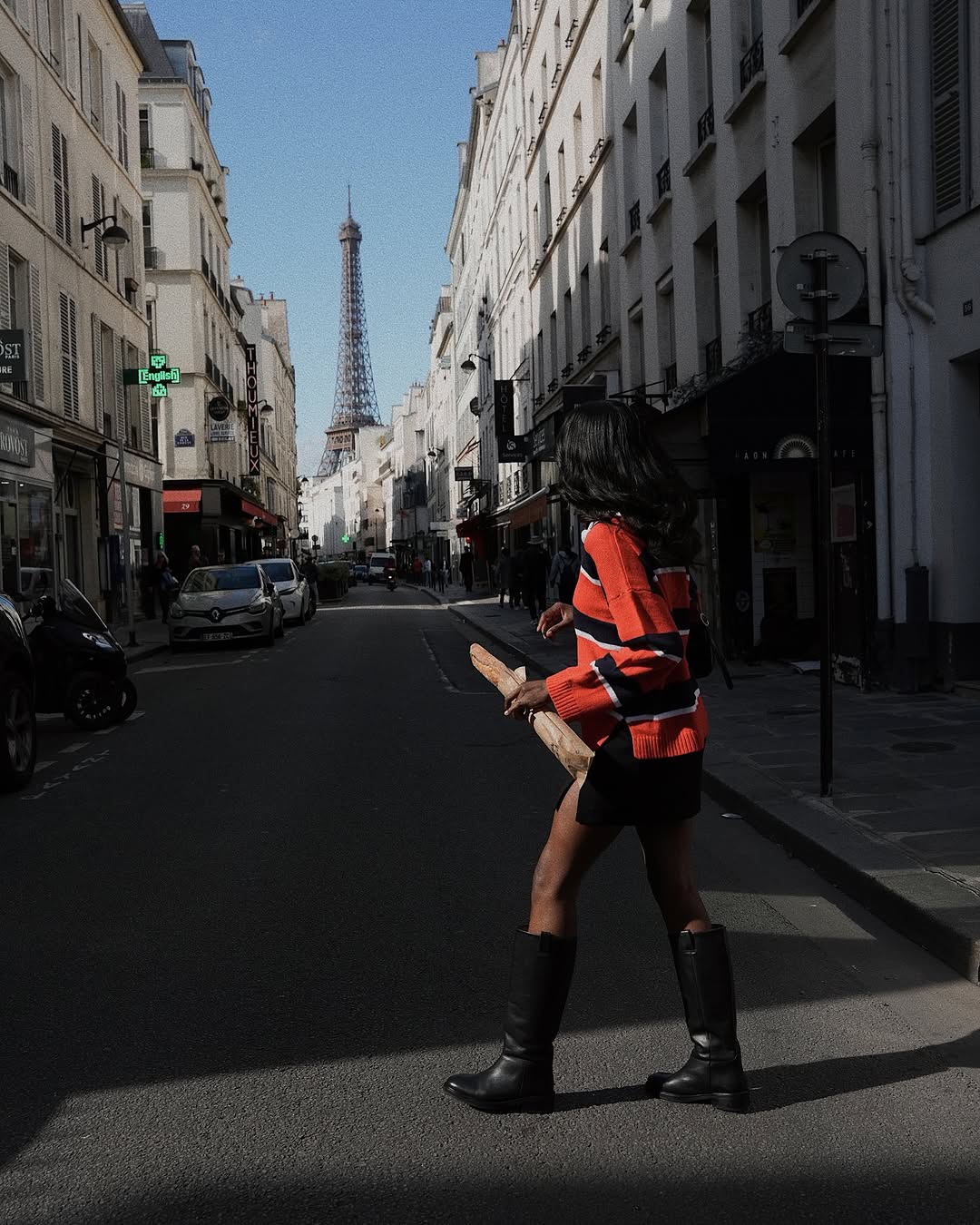 Influencer styling black boots