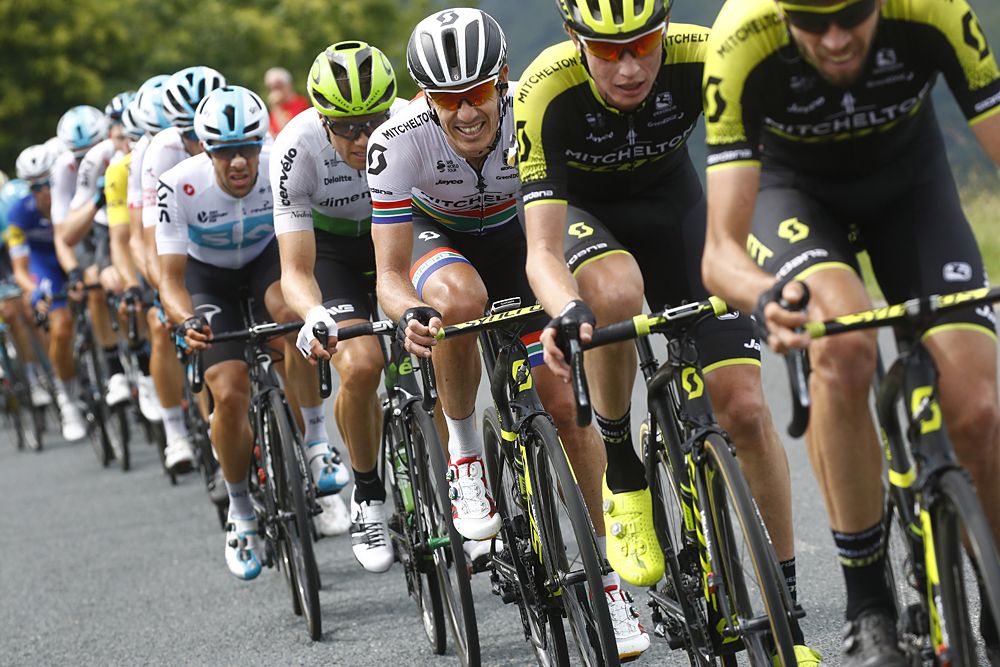 Mitchelton-Scott lead the field during stage 2 with Daryl Impey
