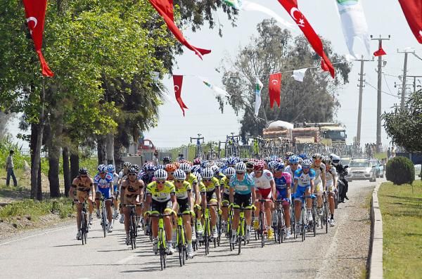 The peloton heads to out for stage 7