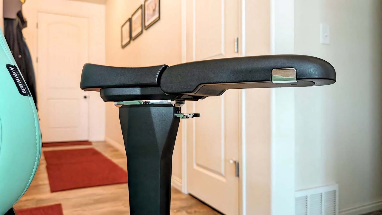AndaSeat Kaiser 4 armrest