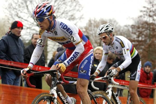 Zdenek Stybar (Telenet-Fidea Cycling Team) leads Niels Albert (BKCP-Powerplus).