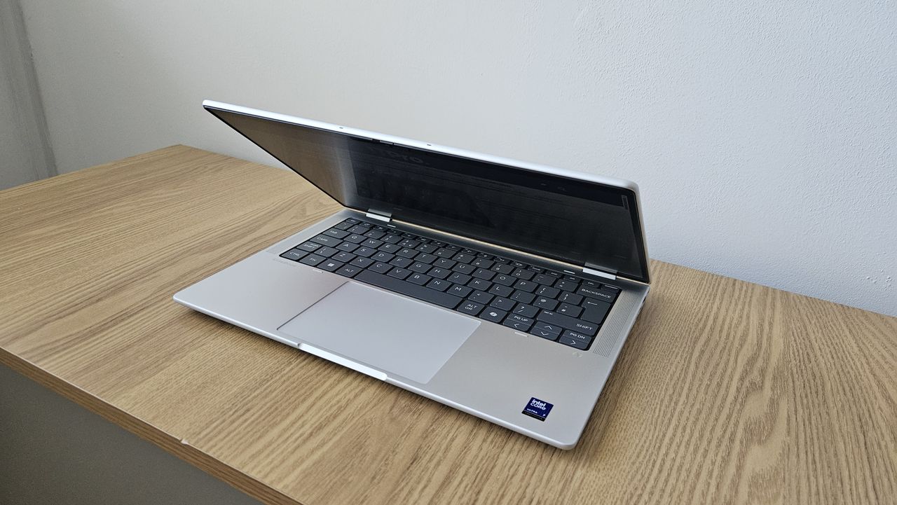 The HP ZBook XG1i on a desk