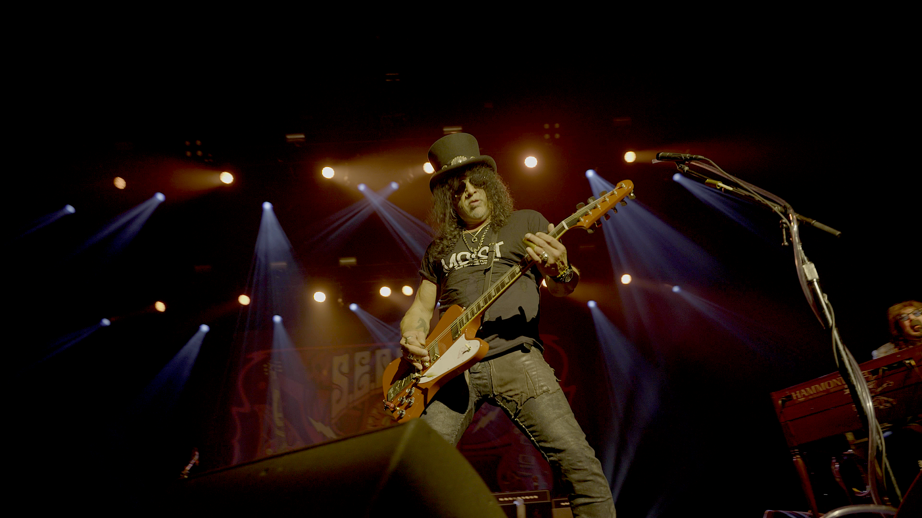 Slash live at the Serpent Festival