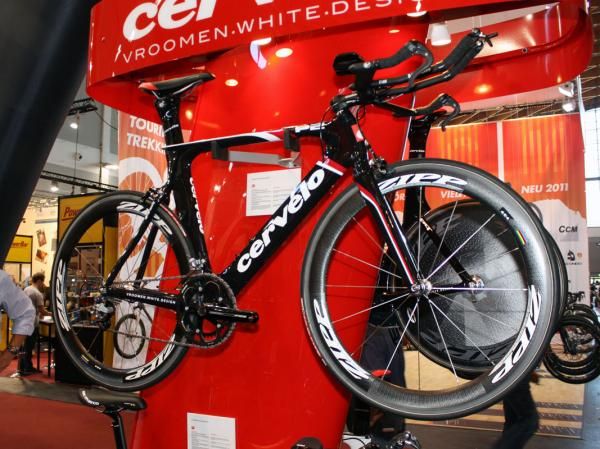 The striking Cerv&eacute;lo P4 Evo will com with the aero-enhancing integrated water bottle.