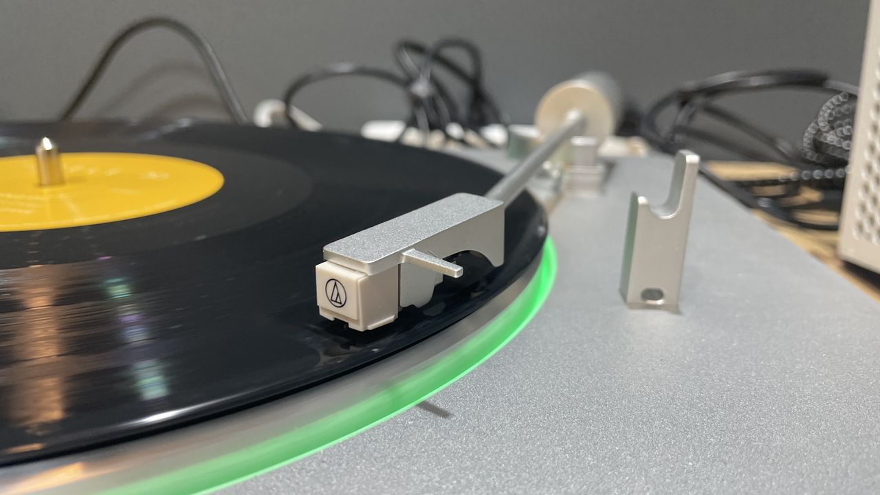 FiiO TT13 turntable on display