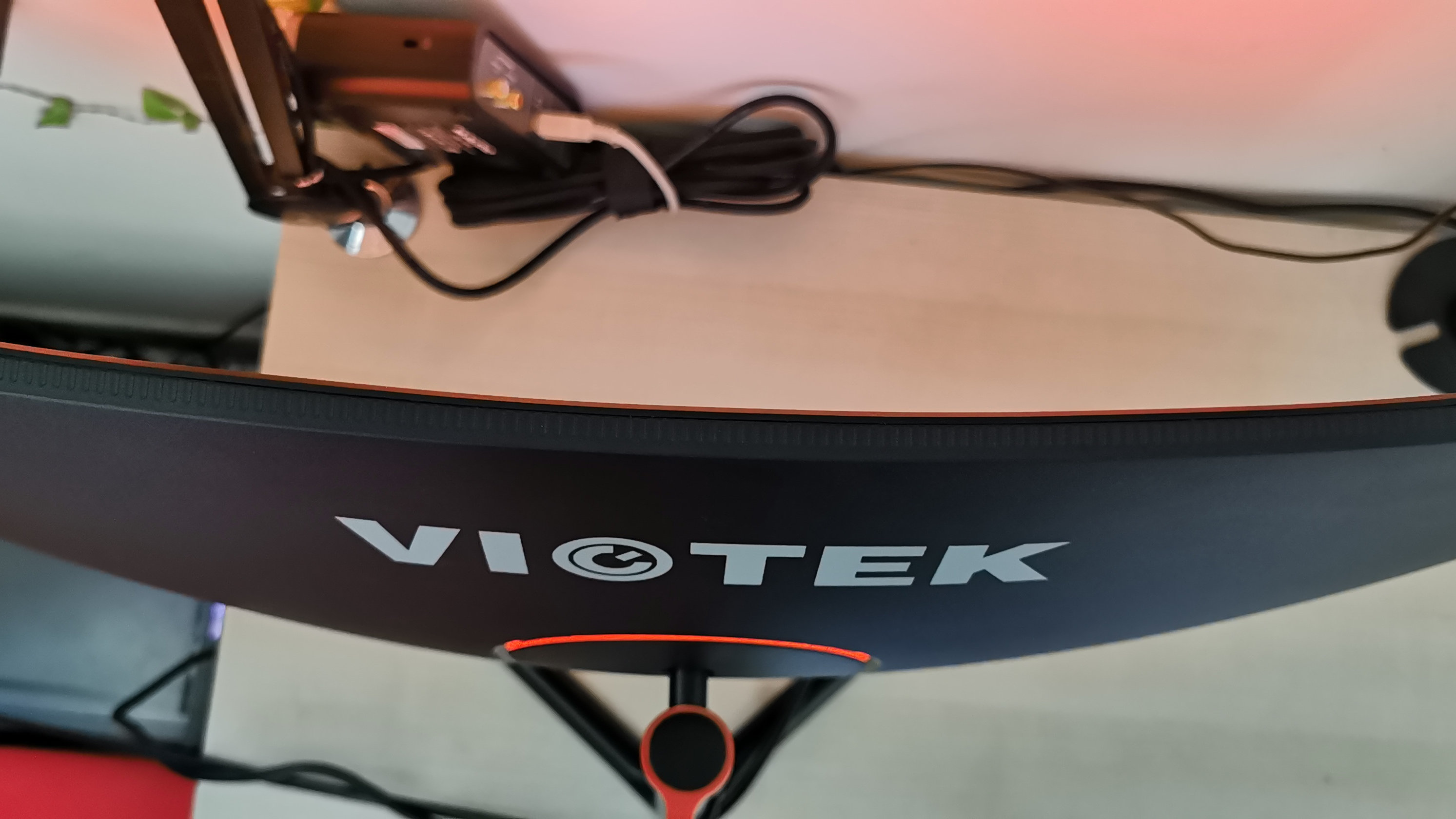 Viotek GNV32DB