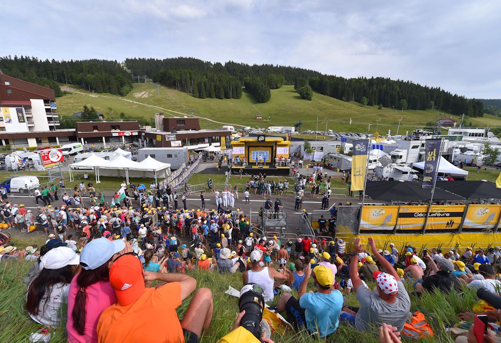 Dedicated fans remain for the podium as Simon Yates gets another white jersey