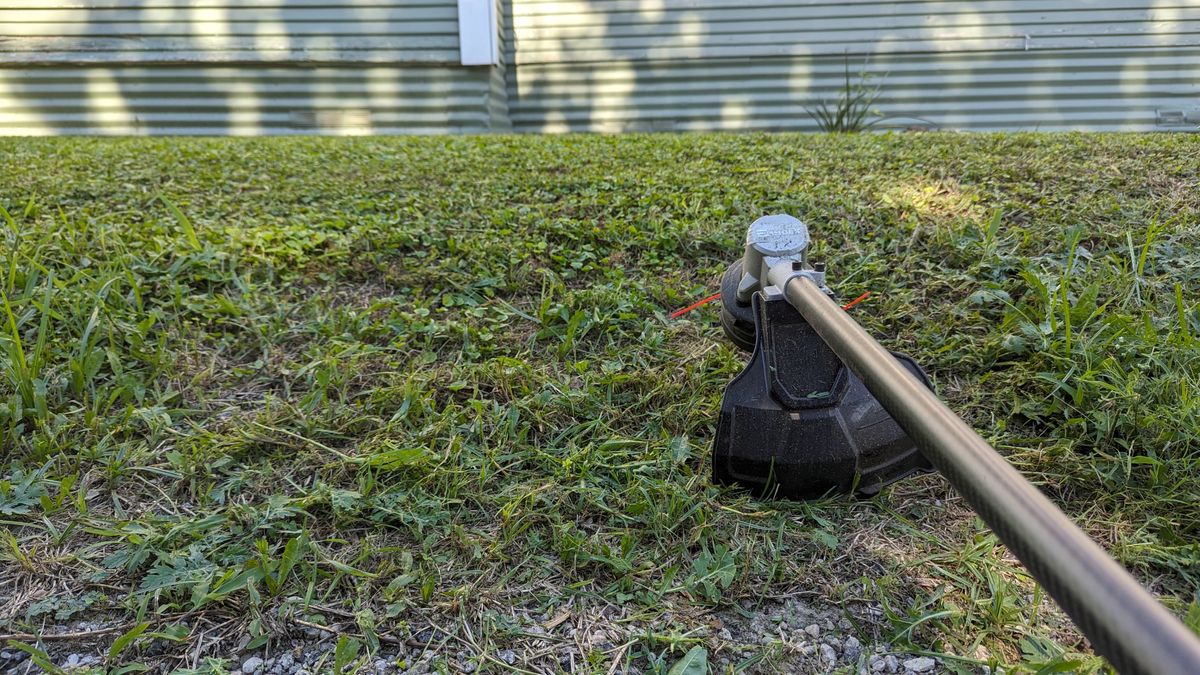 Enhulk string trimmer after grass cut