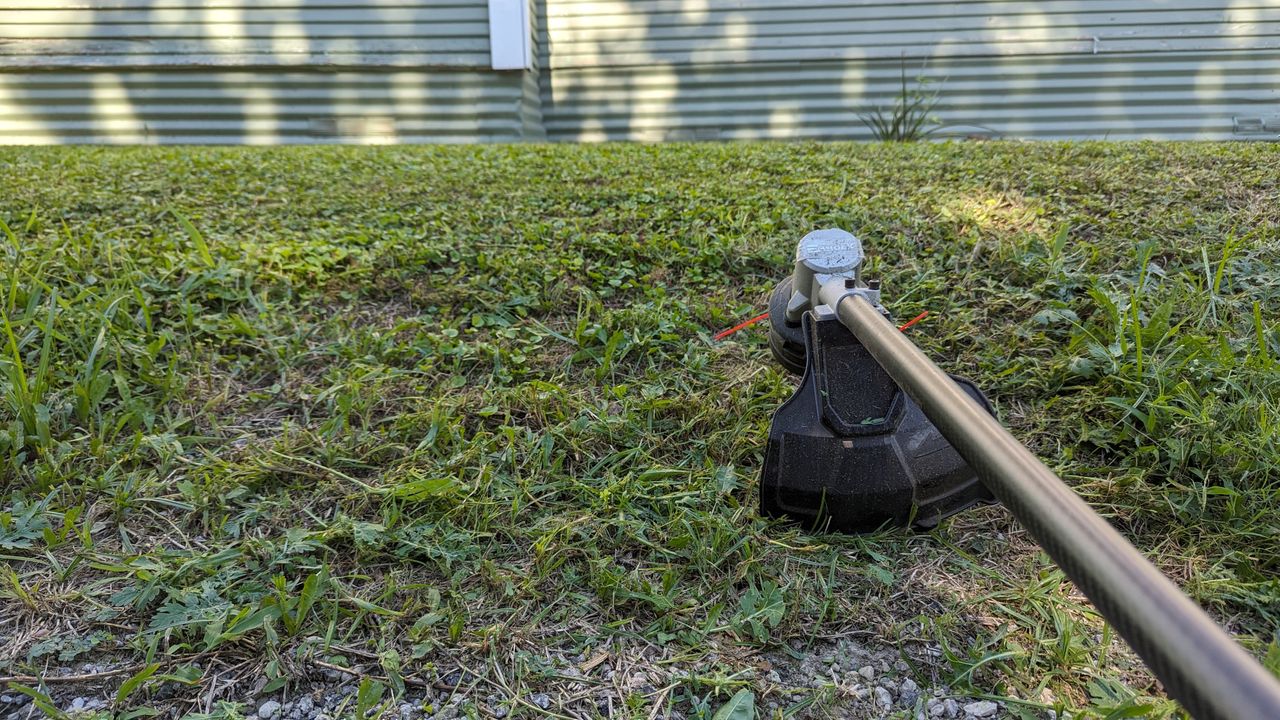 Enhulk string trimmer after grass cut