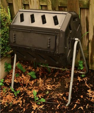 Turning compost bin