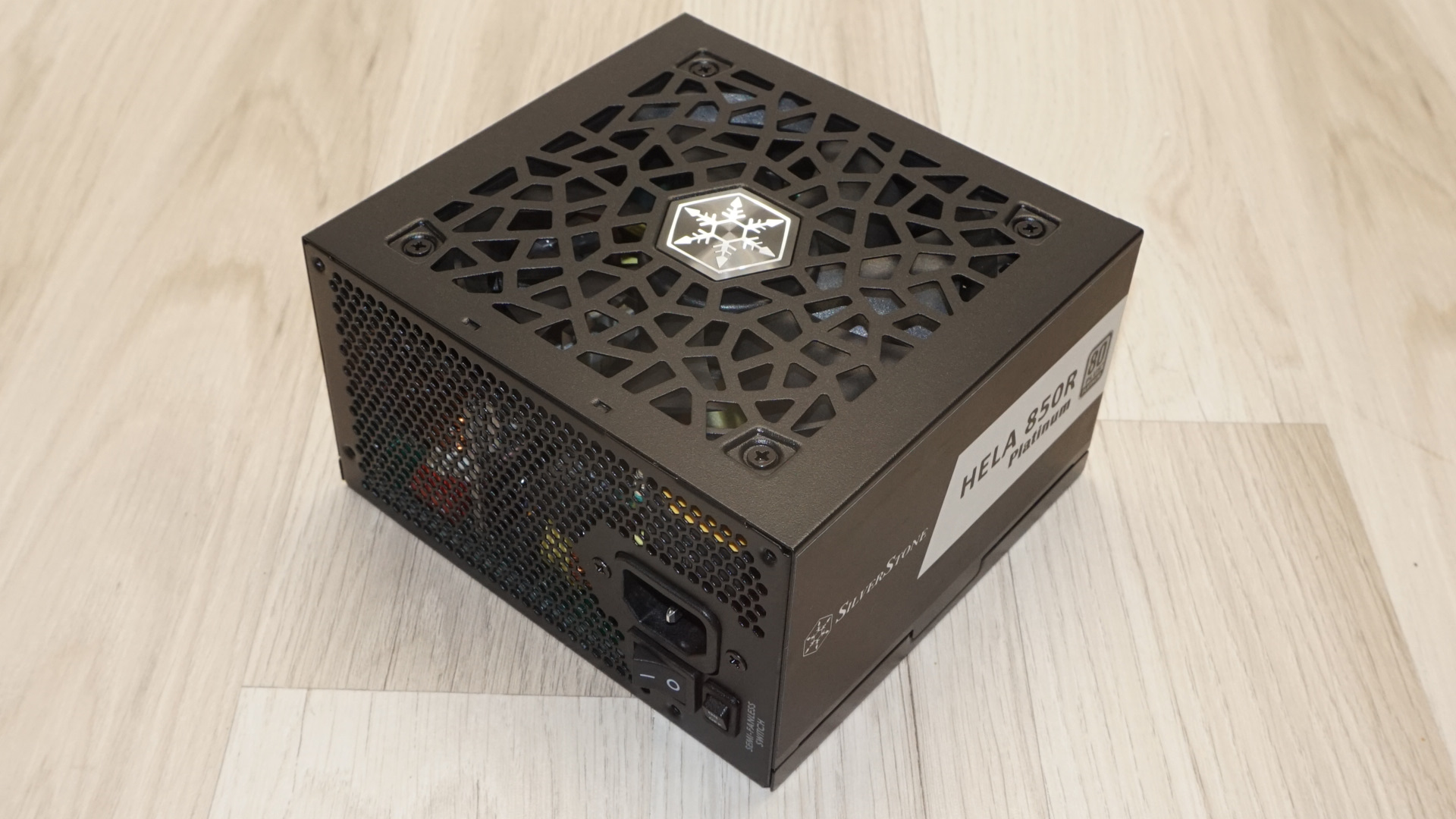 SilverStone Hela 850R Platinum PSU