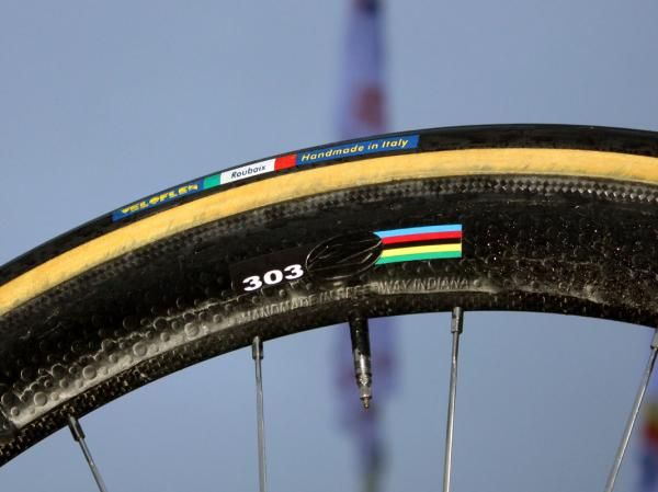 Astana's Zipp 303 rims were wrapped with Veloflex tubular tires.