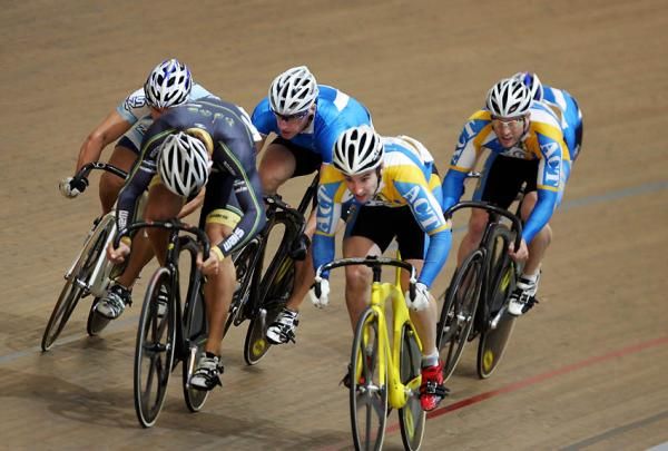 The sprint opens up in the men's Keirin final