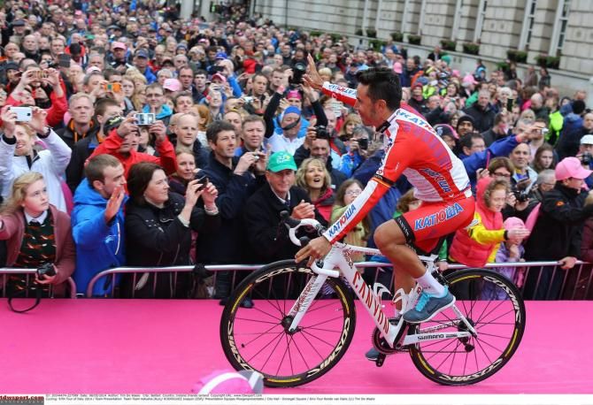 Joaquim Rodriguez (Katusha) waves to the crowd