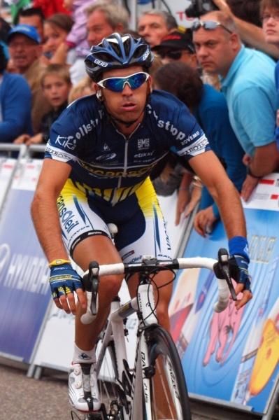 Marco Marcato (Vacansoleil) unhappy to be beaten by Mangel in a bike throw for the line.