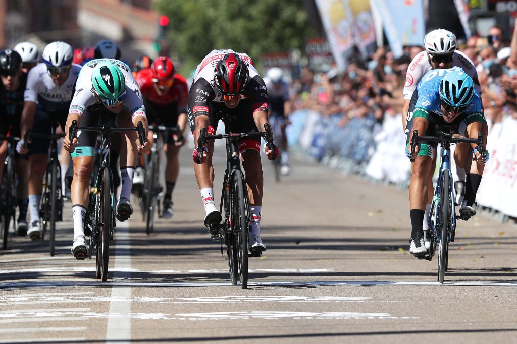 ARANDA DE DUERO SPAIN AUGUST 06 LR Jordi Meeus of Belgium and Team Bora Hansgrohe Juan Sebastin Molano Benavides of Colombia and UAE Team Emirates Vincenzo Albanese of Italy and EoloKometa Cycling Team sprint at finis line during the 43rd Vuelta a Burgos 2021 Stage 4 a 149km stage from Roa to Aranda de Duero VueltaBurgos BurgosCycling CapitalMundialdelCiclismo on August 06 2021 in Aranda de Duero Spain Photo by Gonzalo Arroyo MorenoGetty Images
