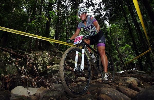 Nathalie Schneitter (Colnago Sudtirol) leads the race
