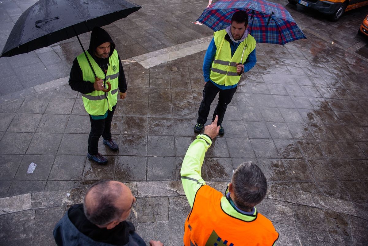 Pouring rain at the start thankfully eased as the race got underway - Emakumeen Bira 2016 Stage 3 - A 105 km road stage starting and finishing in Berriatua, Spain on 16th April 2016.