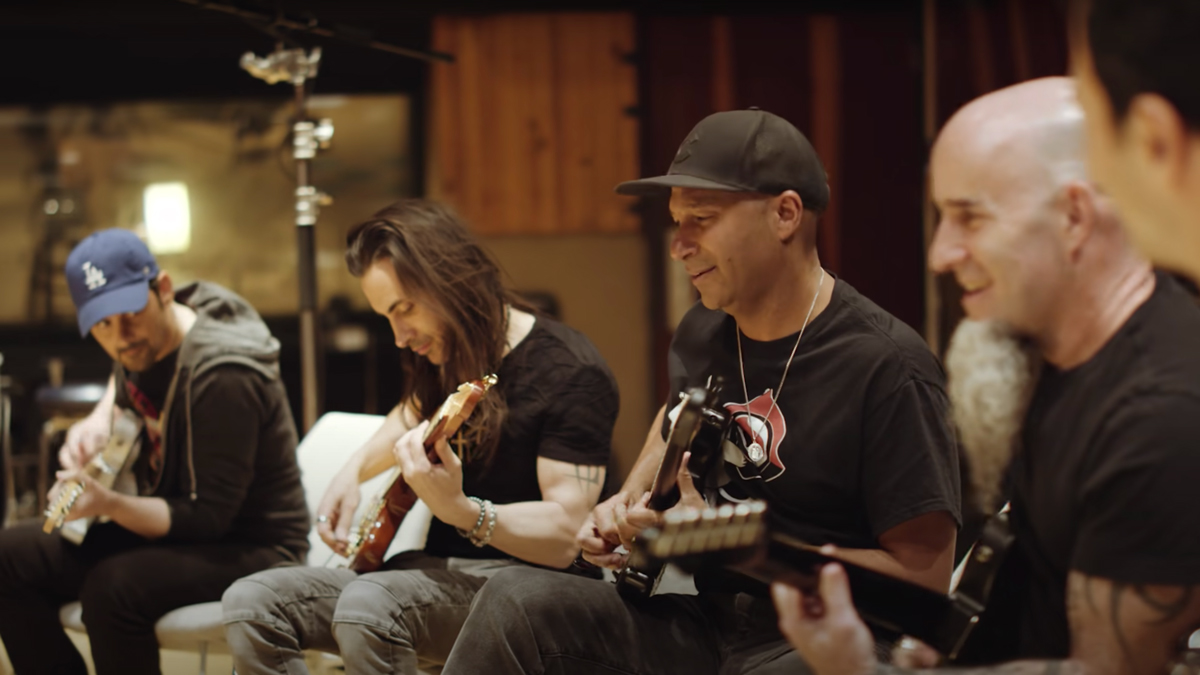 Brad Paisley, Nuno Bettencourt, Tom Morello and Brad Paisley perform on Fender Game of Thrones guitars