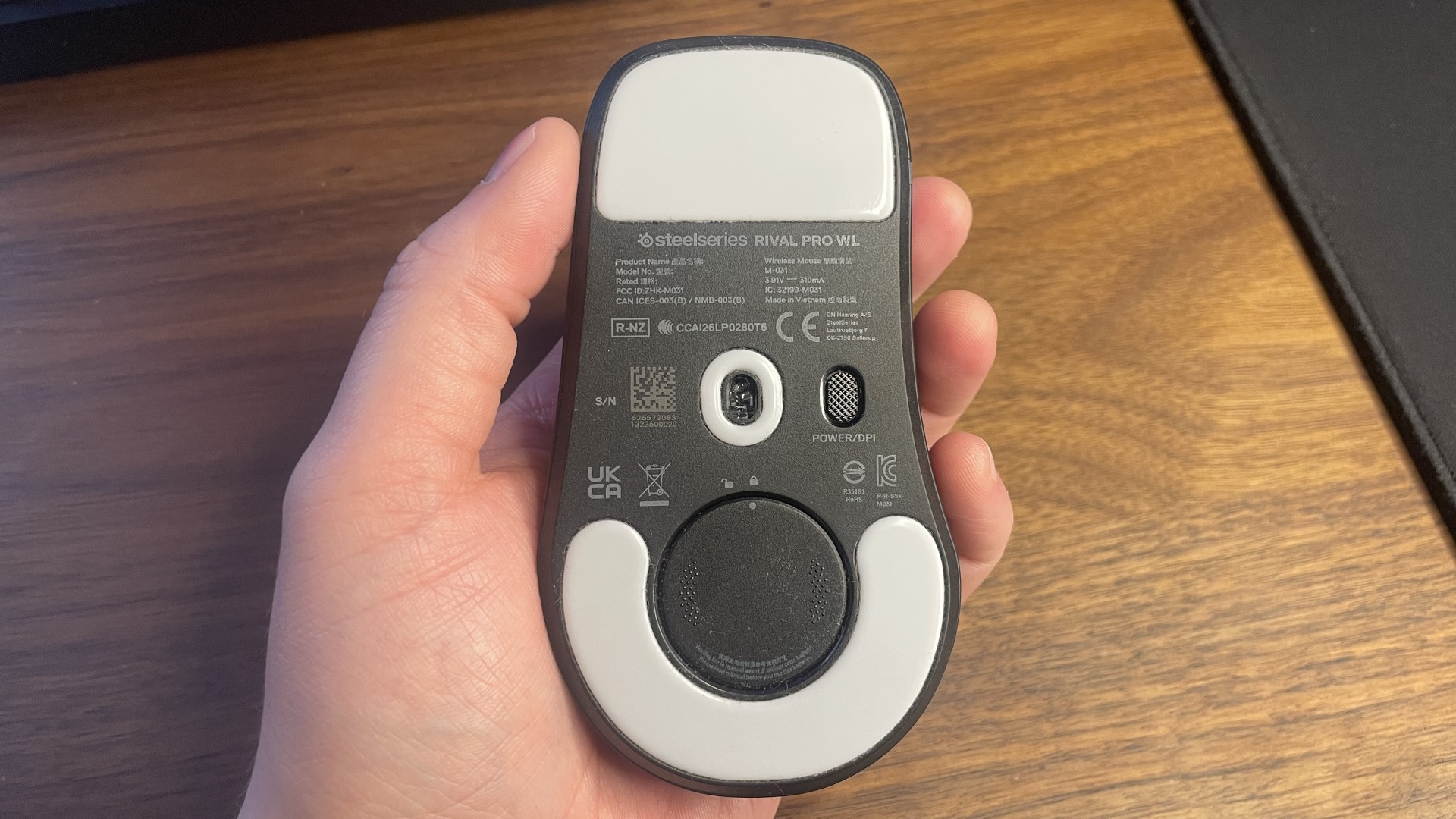 This is the comfiest mouse I've held and it has hot-swap batteries