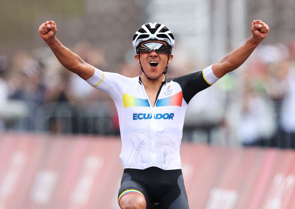 OYAMA JAPAN JULY 24 Richard Carapaz of Team Ecuador celebrates winning the gold medal during the Mens road race at the Fuji International Speedway on day one of the Tokyo 2020 Olympic Games on July 24 2021 in Oyama Shizuoka Japan Photo by Michael SteeleGetty Images