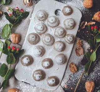 walnut and coffee cookies