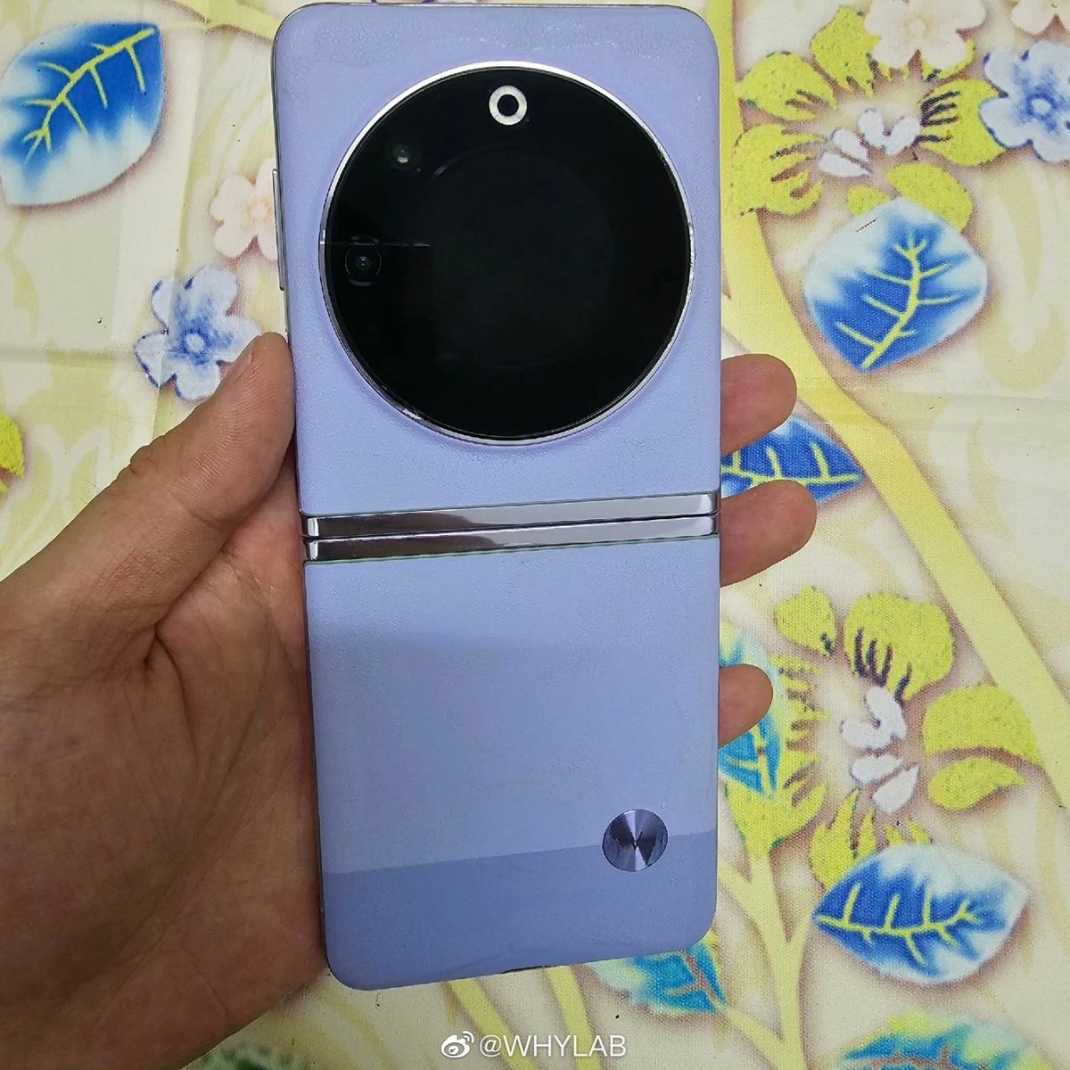 Leaked hands-on of the Tecno Phantom V Flip