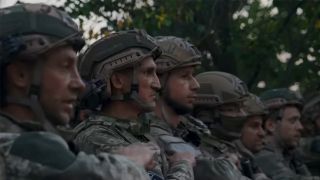 Soldiers in a line in 2000 Meters to Andriivka