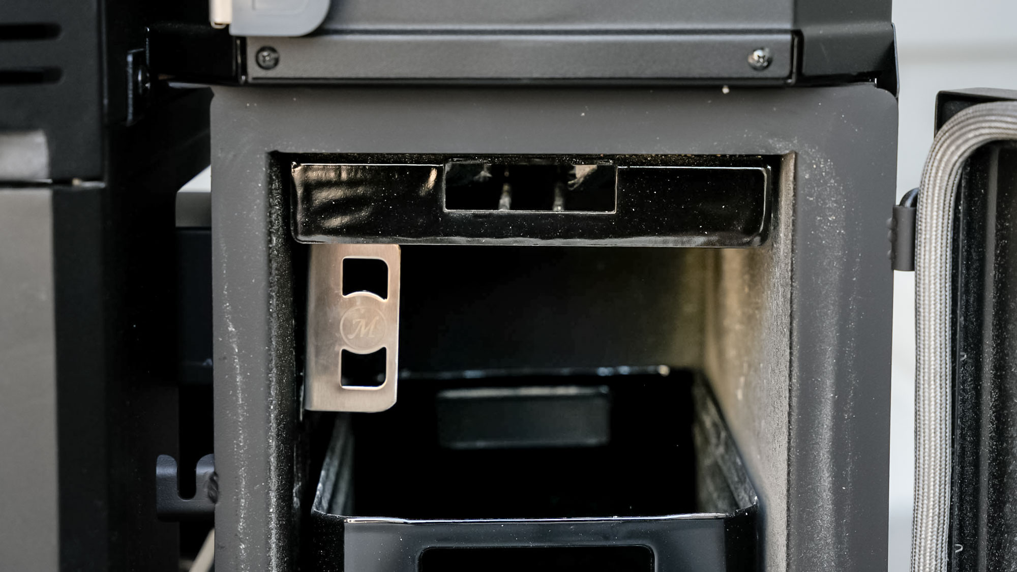 The Masterbuilt Gravity Series 1150 close up pellet holder