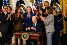 Biden signs an Executive Order to continue to strengthen access to the Affordable Care Act on April 5, 2022