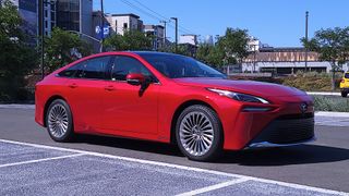 Front view, at an angle, of Toyota Mirai (2021)