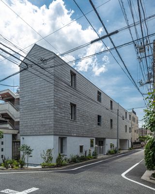 slim volume at FLAT369 Japanese housing designed by architects No.555