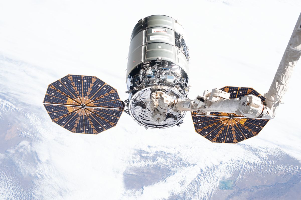 Zie hoe het Cygnus-vrachtschip woensdag vroeg bij het ruimtestation aankomt