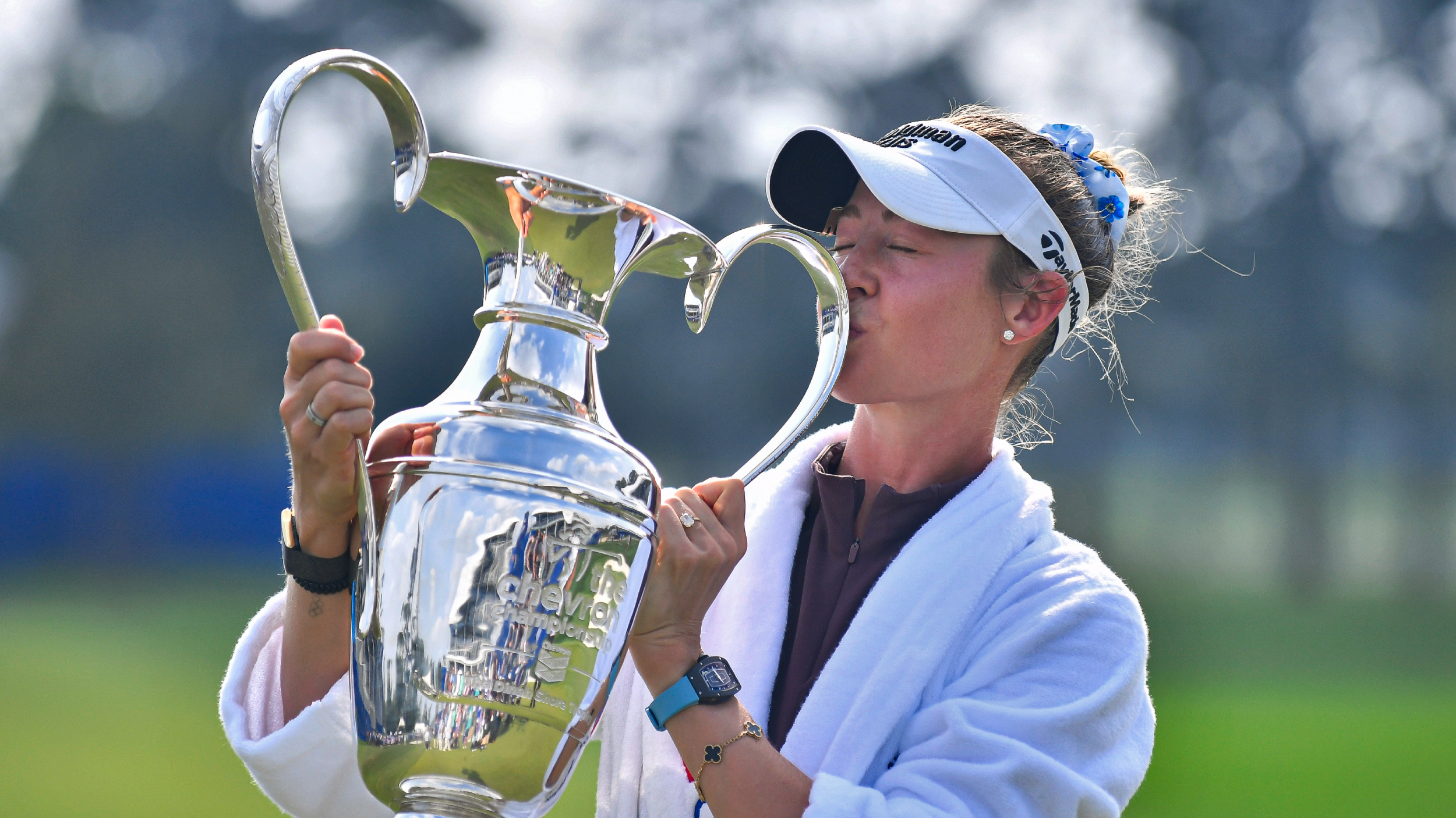 Nelly Korda with the Chevron Championship trophy