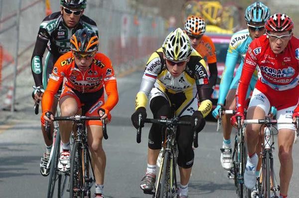 The early escape of Pavel Brutt (Tinkoff Credit Systems), Andrei Kunitski (Acqua &amp; Sapone-Caff&egrave; Mokambo), Koen De Kort (Astana), Emanuele Sella (Ceramica Panaria-Navigare), Roberto Traficante (Team LPR) and Aitor Hern&aacute;ndez (Euskaltel-Euskadi).