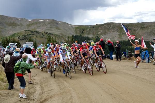 The group makes its way to the top of Cottonwood Pass.